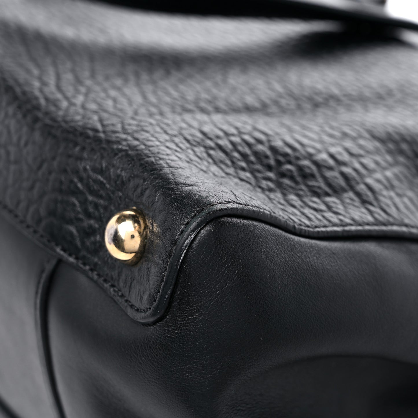 Signature Grain Calfskin Medium Tote Black