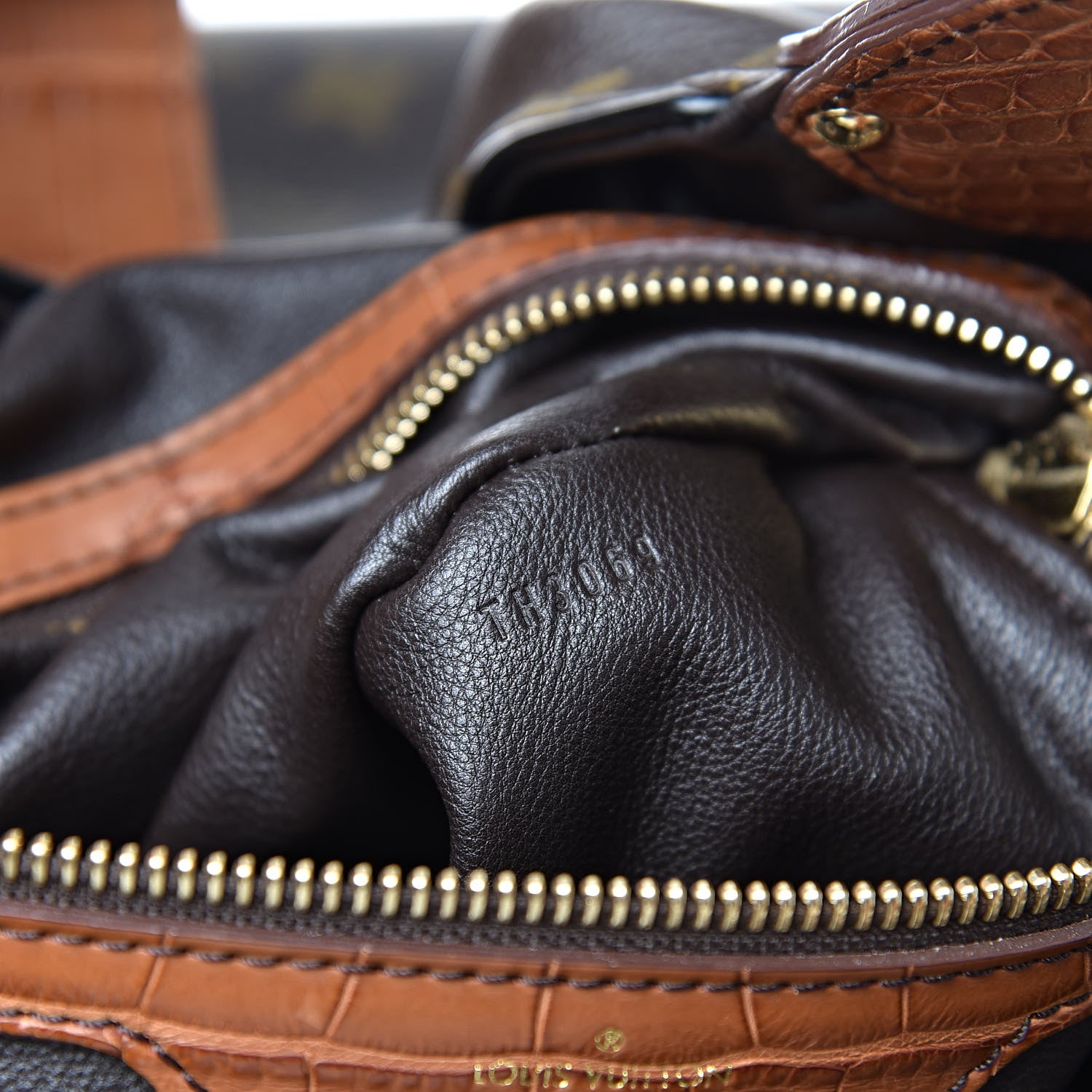 Louis Vuitton Monogram Alligator Trim Mahina XL 7 of 10