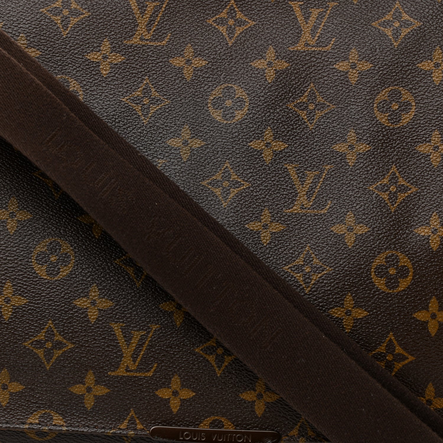 Louis Vuitton Monogram Beaubourg MM Messenger Bag 7 of 11
