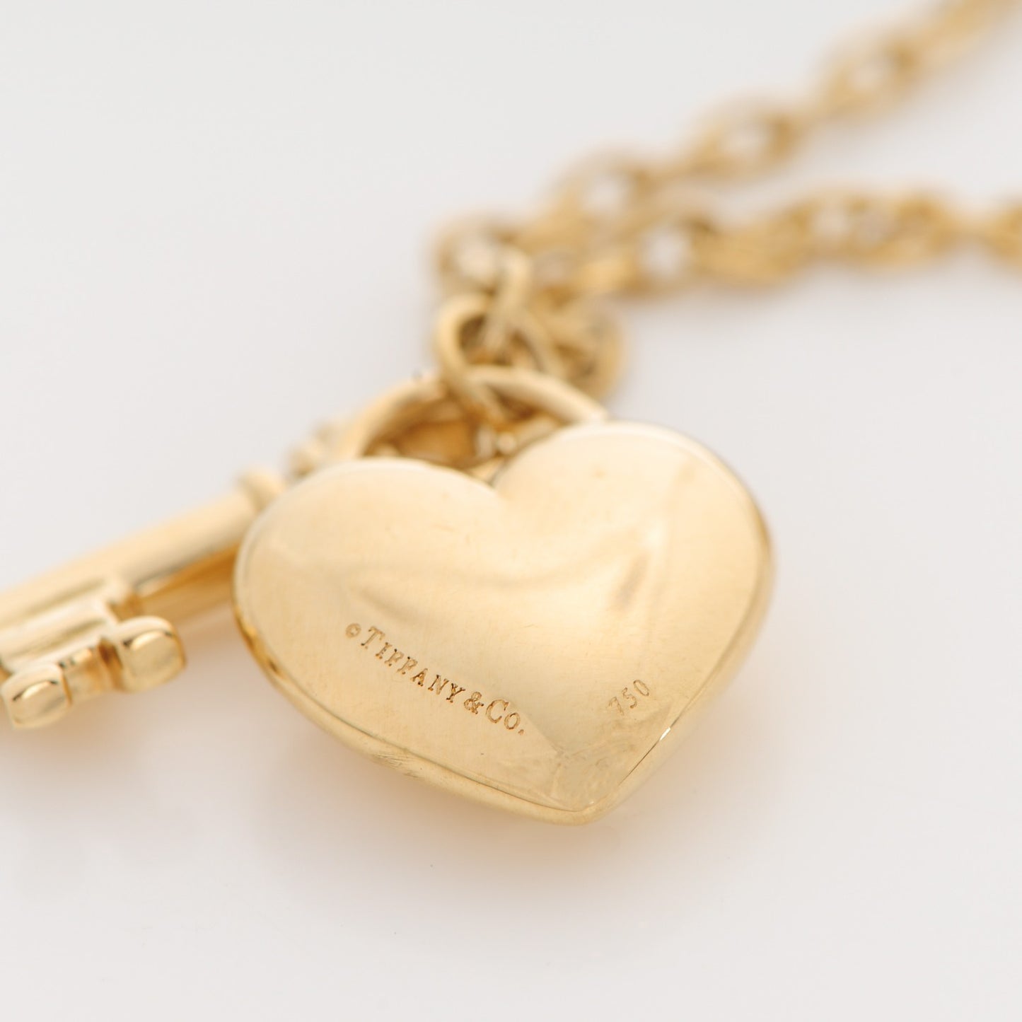 18K Yellow Gold Heart Lock Pendant Necklace
