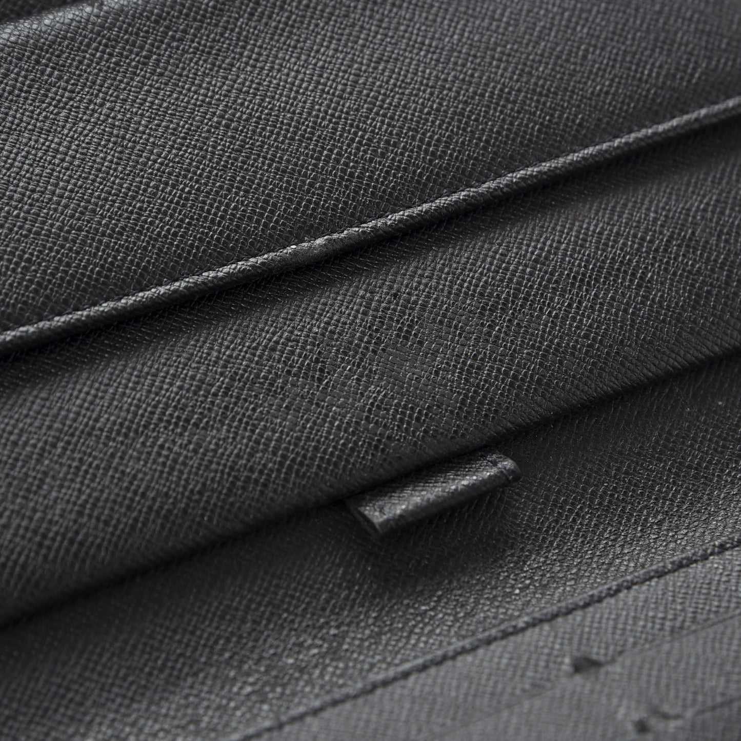 Epi Porte Tresor International Wallet Black
