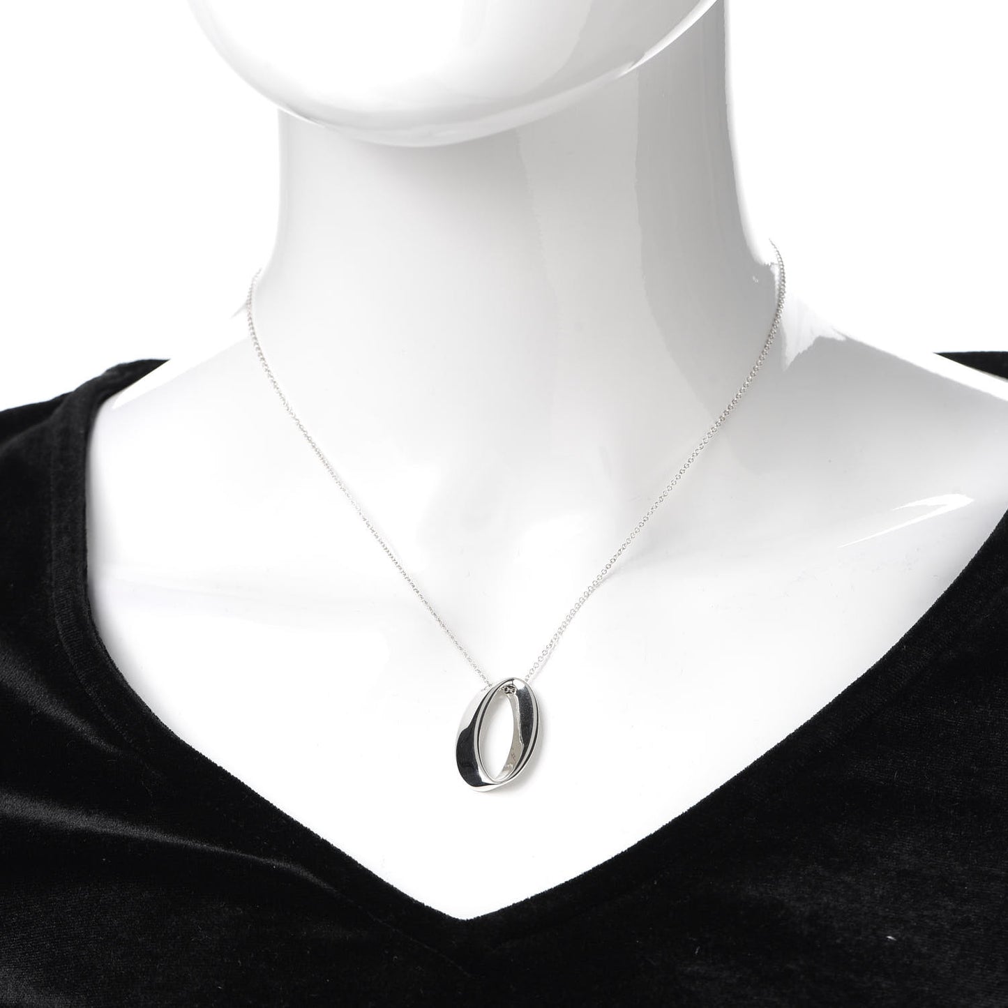 Sterling Silver Oval Loop Pendant Necklace