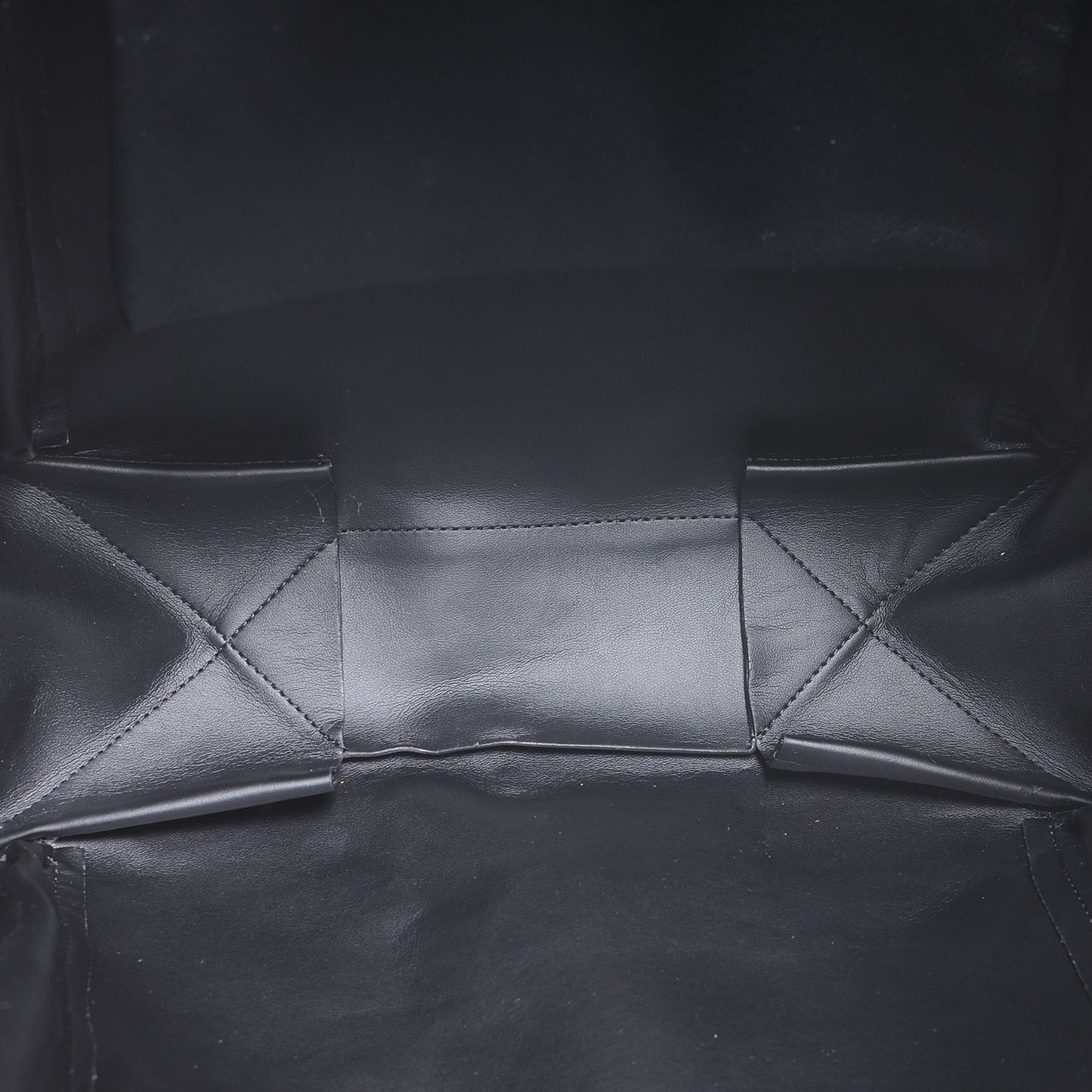 Lambskin Vertical Zip Gusset Cabas Black White