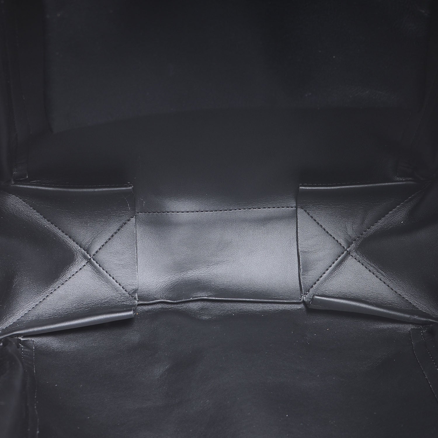 Celine Lambskin Vertical Zip Gusset Cabas Black White 7 of 9