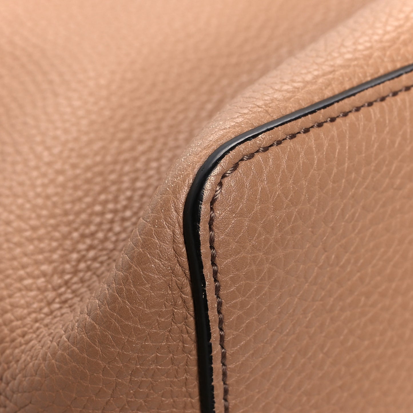 Pebbled Calfskin Large Soho Hobo Camelia