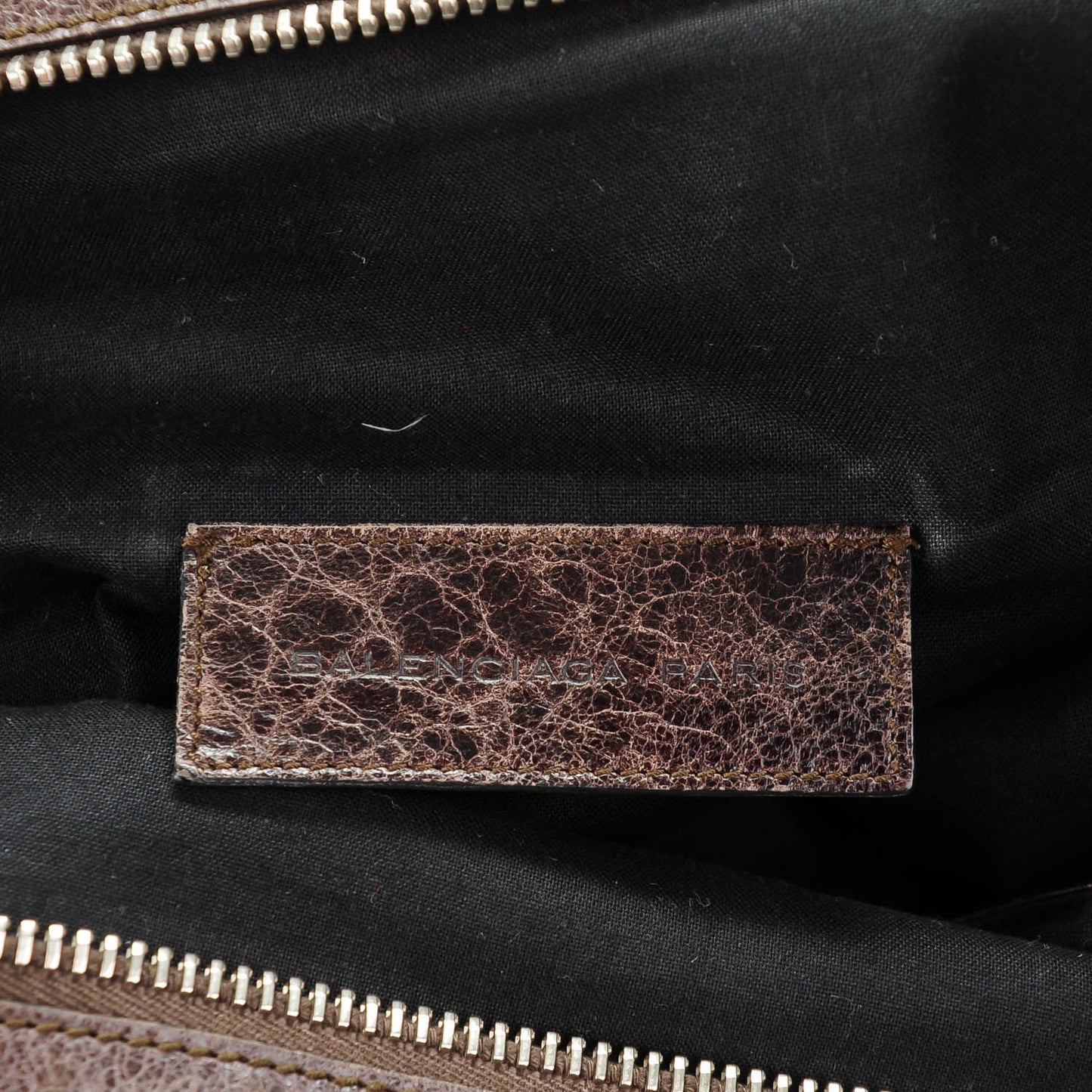 Agneau Giant Brogues Hardware Folder Charbon