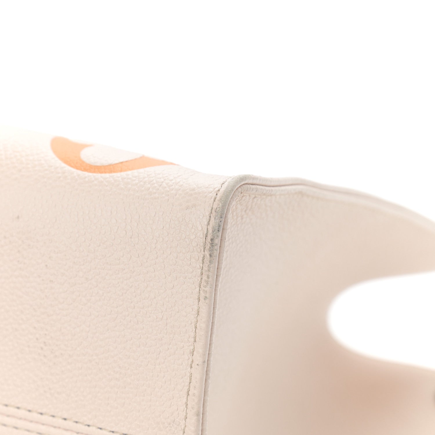 Louis Vuitton Empreinte Monogram Giant By The Pool Onthego MM Cream Saffron 10 of 18