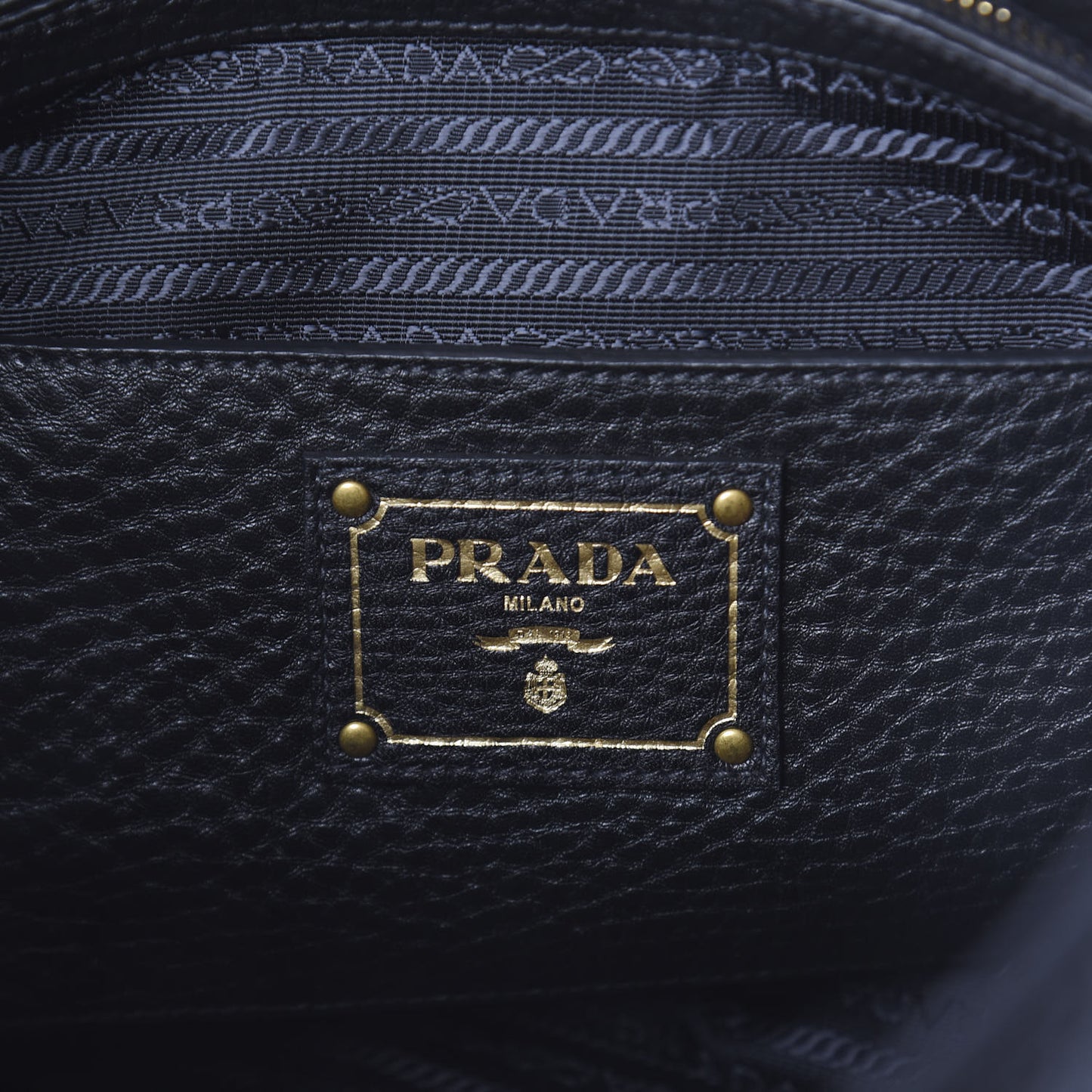 Vitello Daino Hobo Black