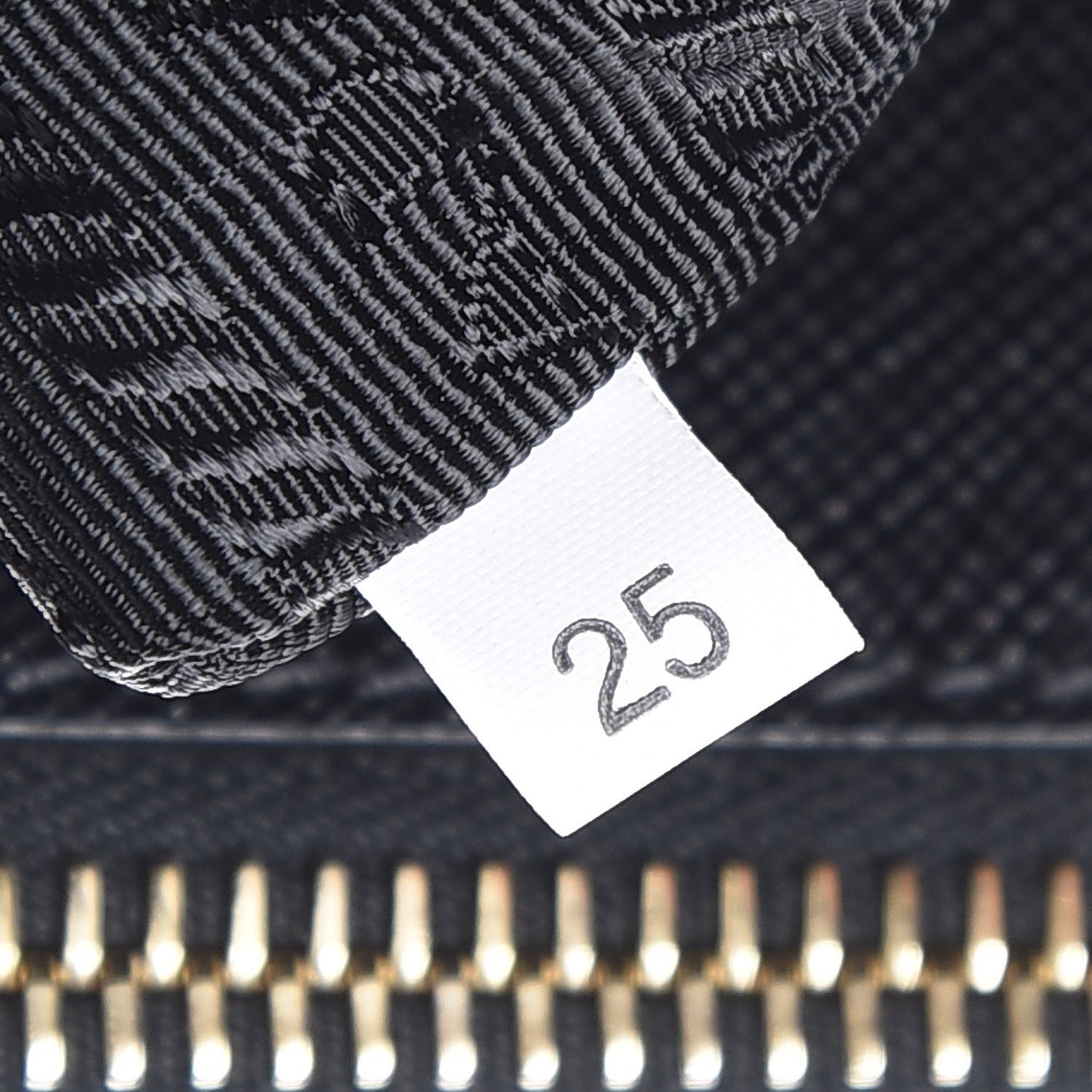 Saffiano Medium Galleria Double Zip Tote Black