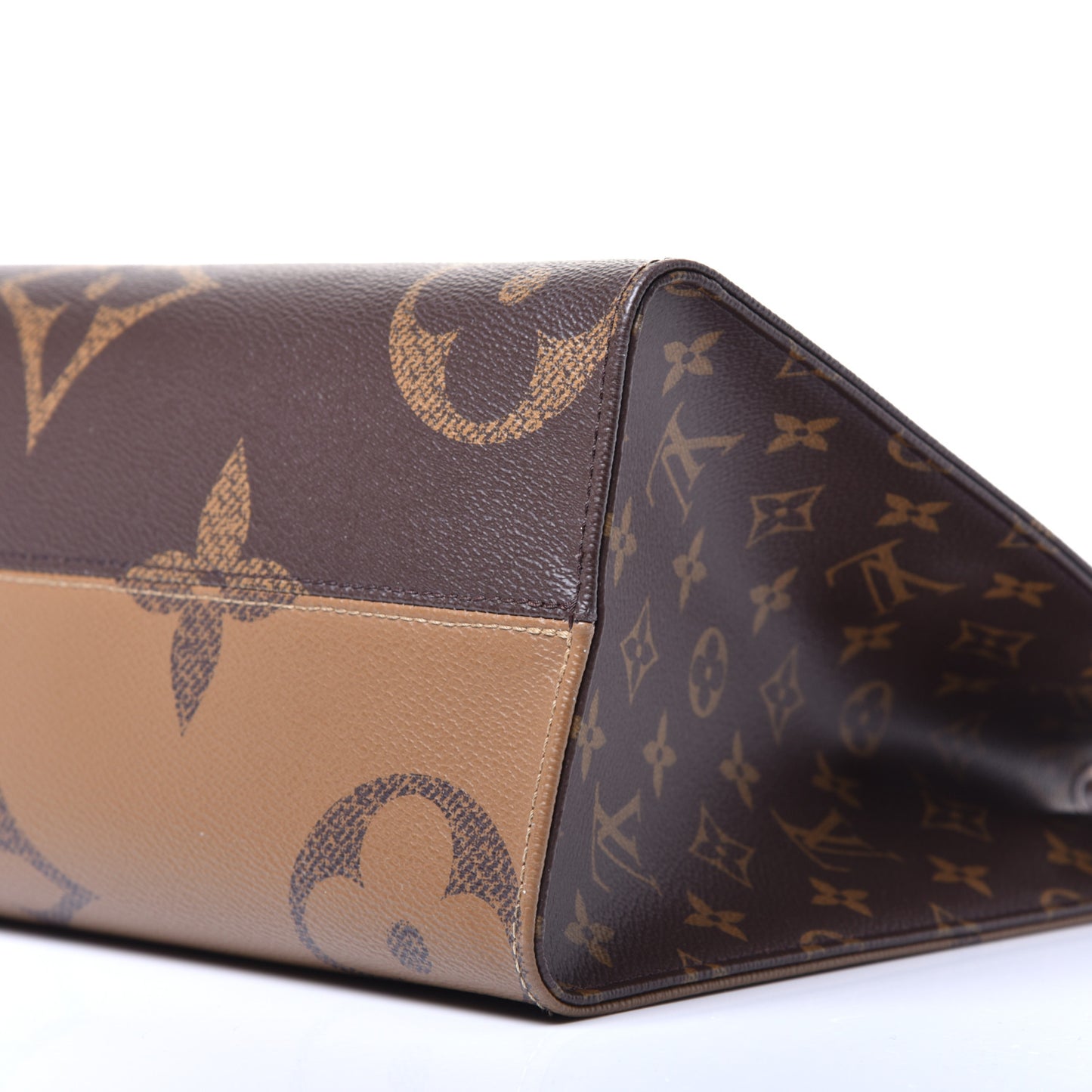 Reverse Monogram Giant Onthego MM