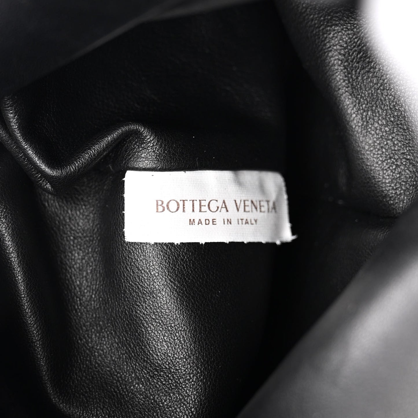 Calfskin The Pouch Chain Black