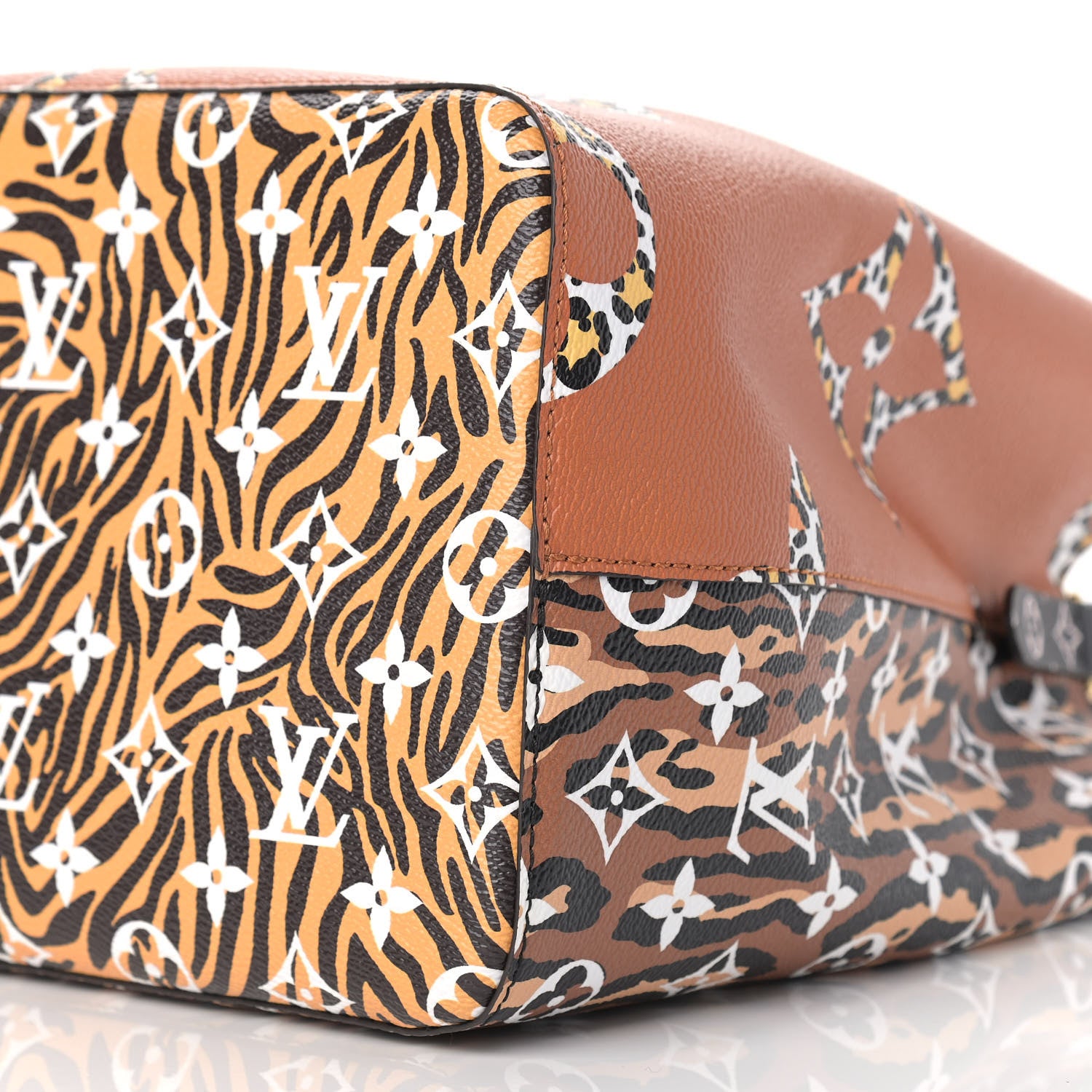 Louis Vuitton Monogram Giant Jungle NéoNoé Caramel 9 of 9