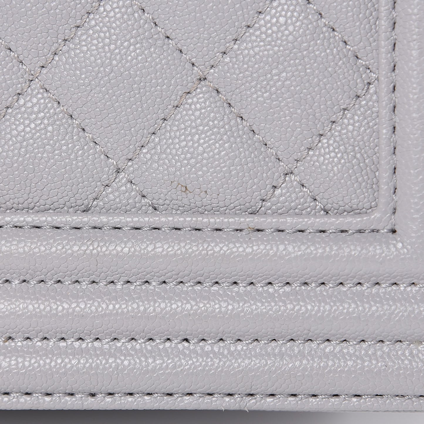 Iridescent Caviar Quilted Medium Boy Flap Light Grey