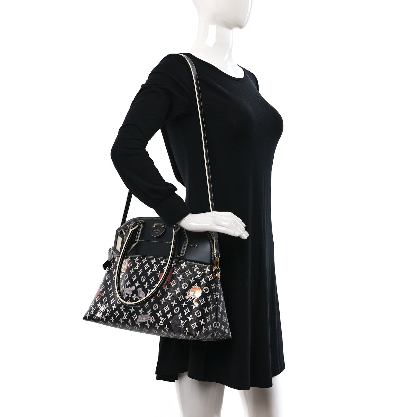 Calfskin Catogram Alma Souple MM Black