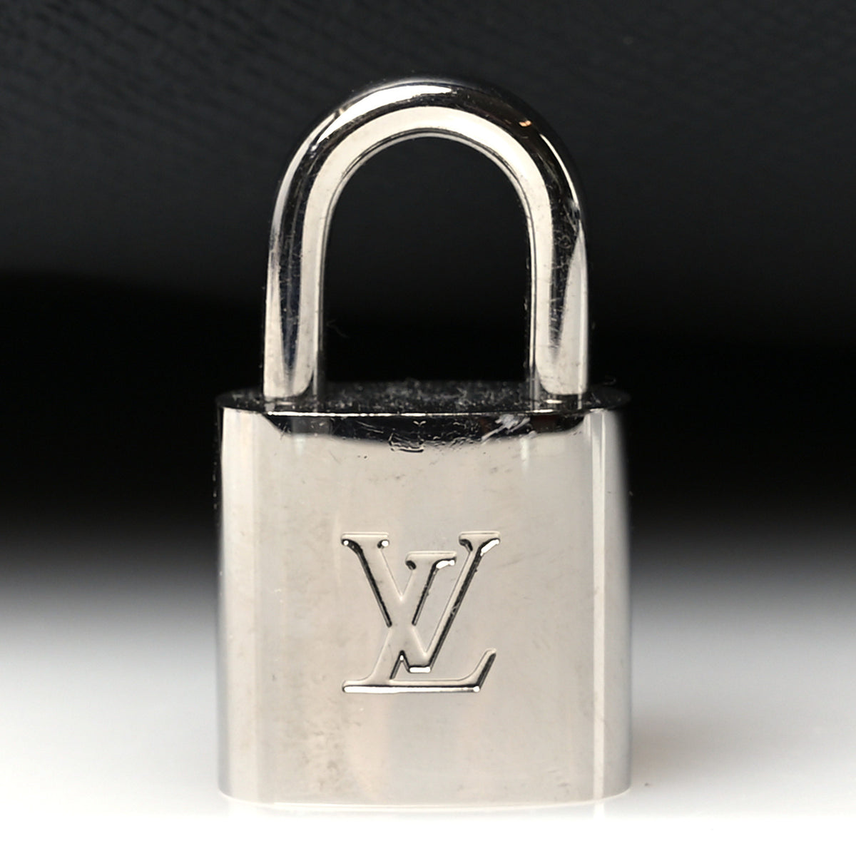 Louis Vuitton Taigarama Keepall Bandouliere 50 Black 6 of 10
