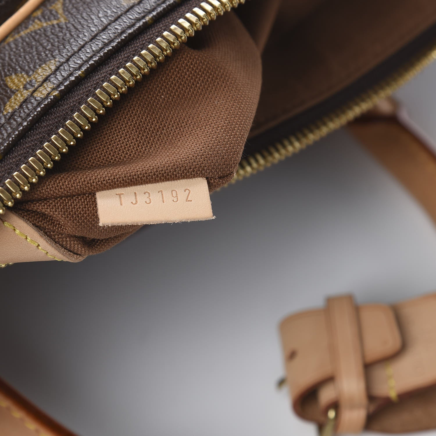 Louis Vuitton Monogram Carryall 9 of 15