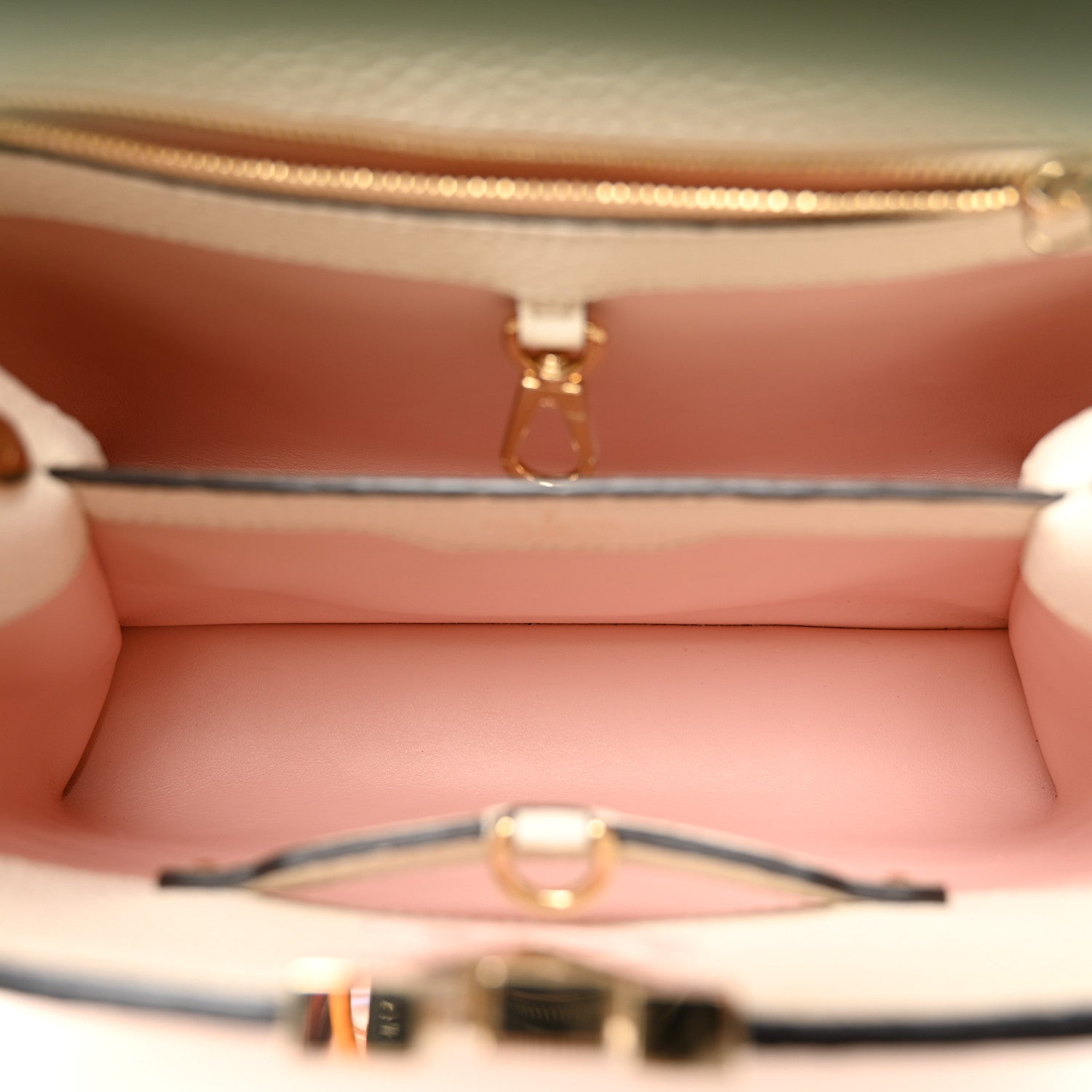 Louis Vuitton Taurillon Gradient Capucines BB Creme Rose Jade 5 of 9