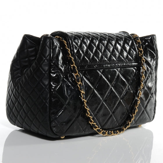 Glazed Crinkled Large East West Flap Black