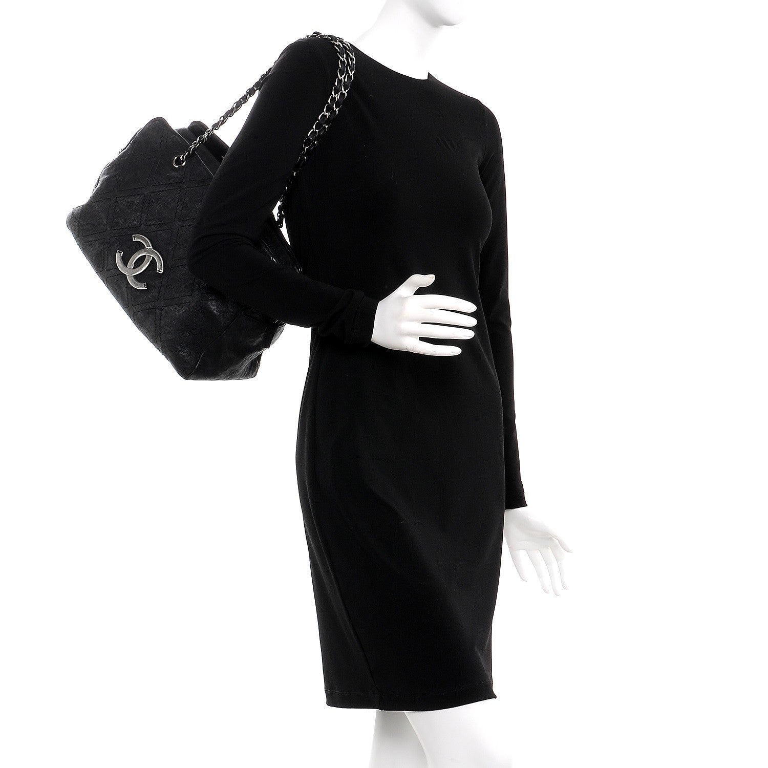 Chanel Calfskin Large Diamond Stitch Tote Black 2 of 7