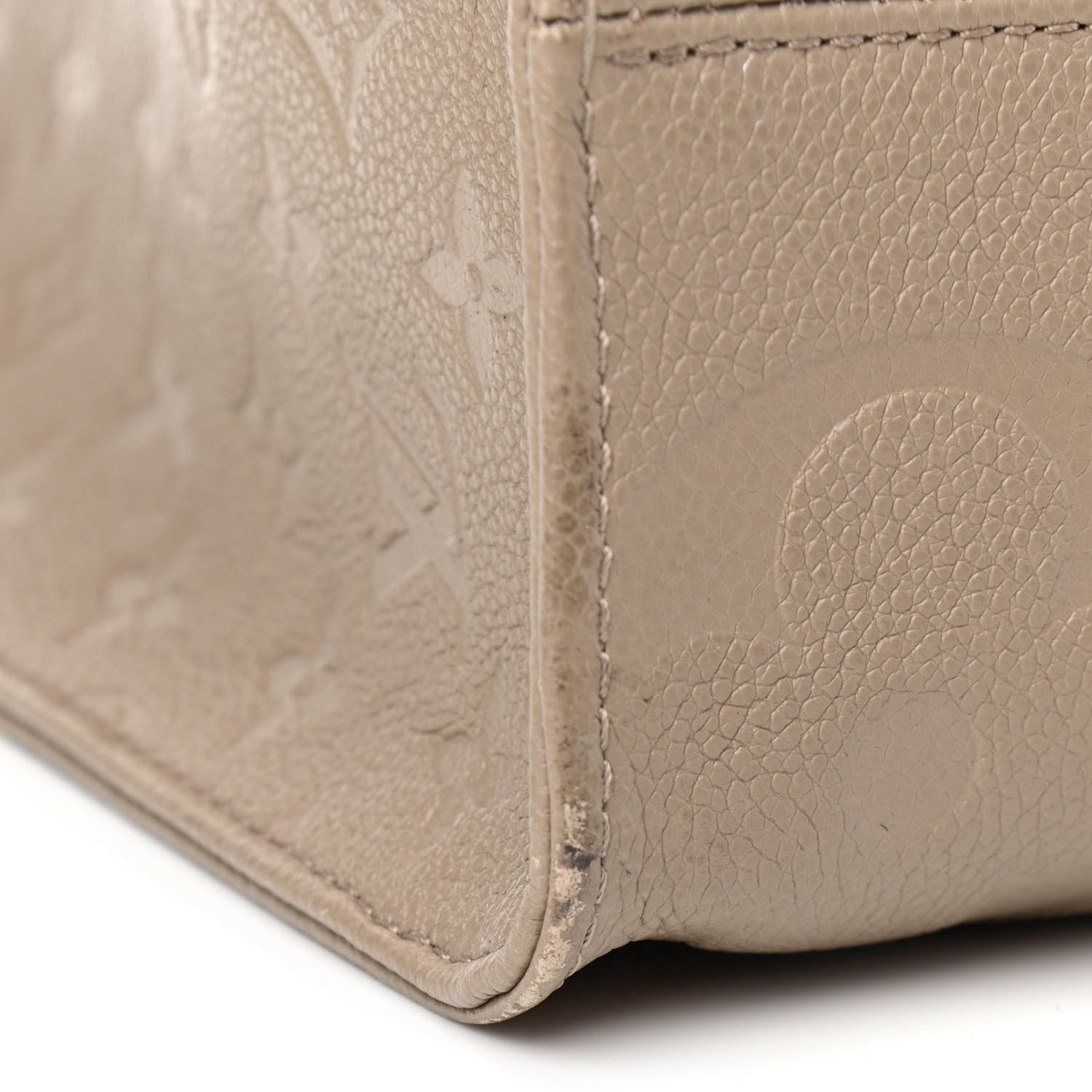 Louis Vuitton Empreinte Monogram Giant Onthego MM Tourterelle 16 of 17