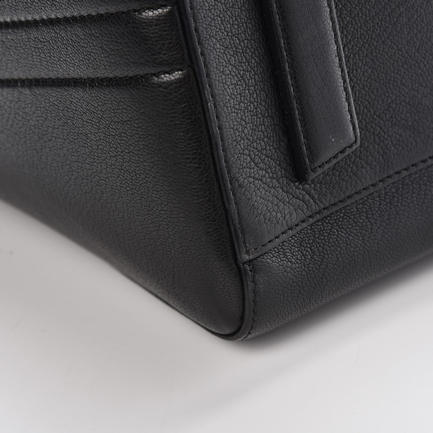 Sugar Goatskin Medium Antigona Black