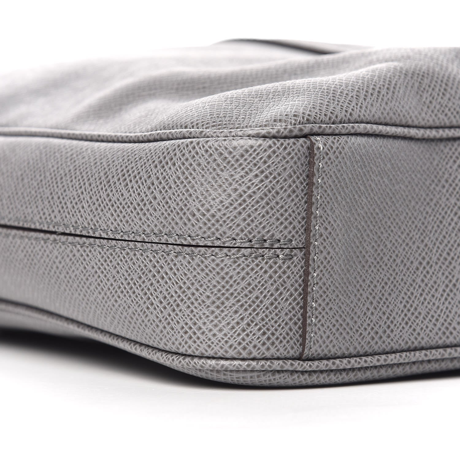 Louis Vuitton Taiga Porte-Documents Voyage PM Glacier 8 of 9