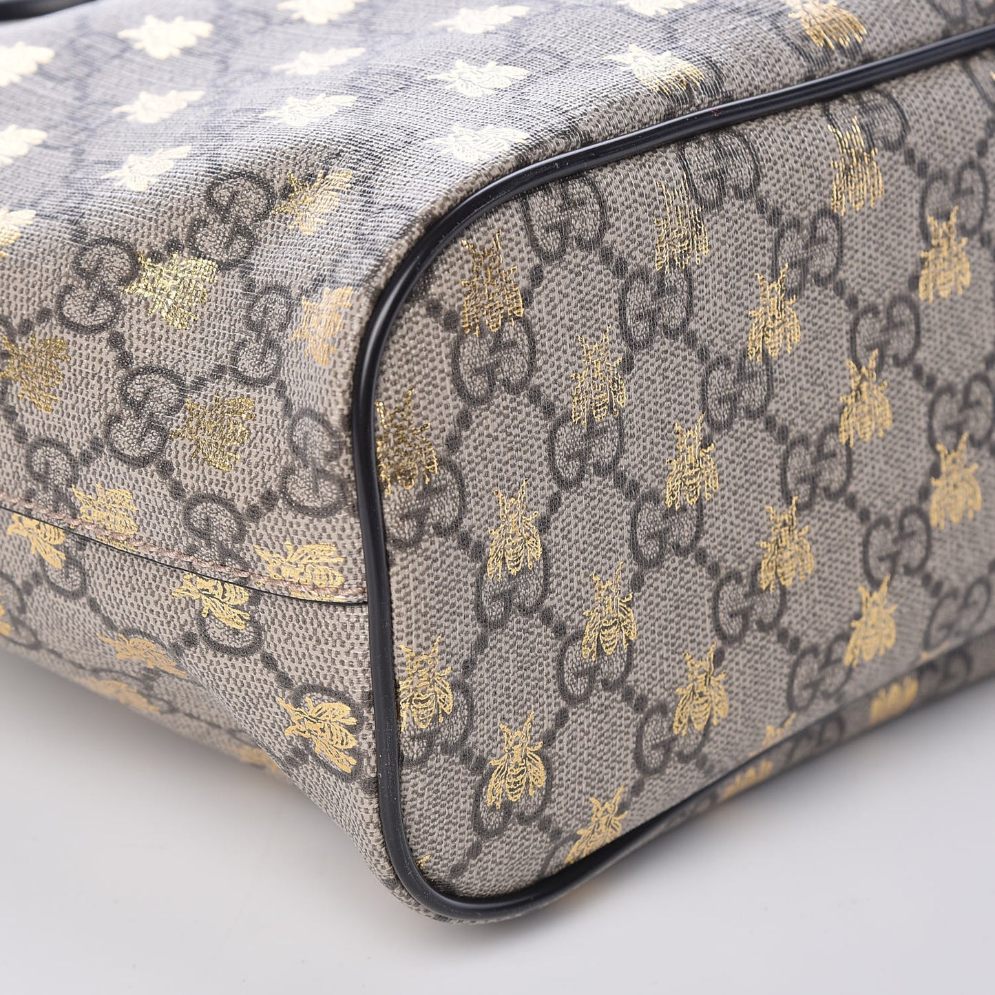 Soft GG Supreme Monogram Bees Small Crossbody Tote Beige Oro Black