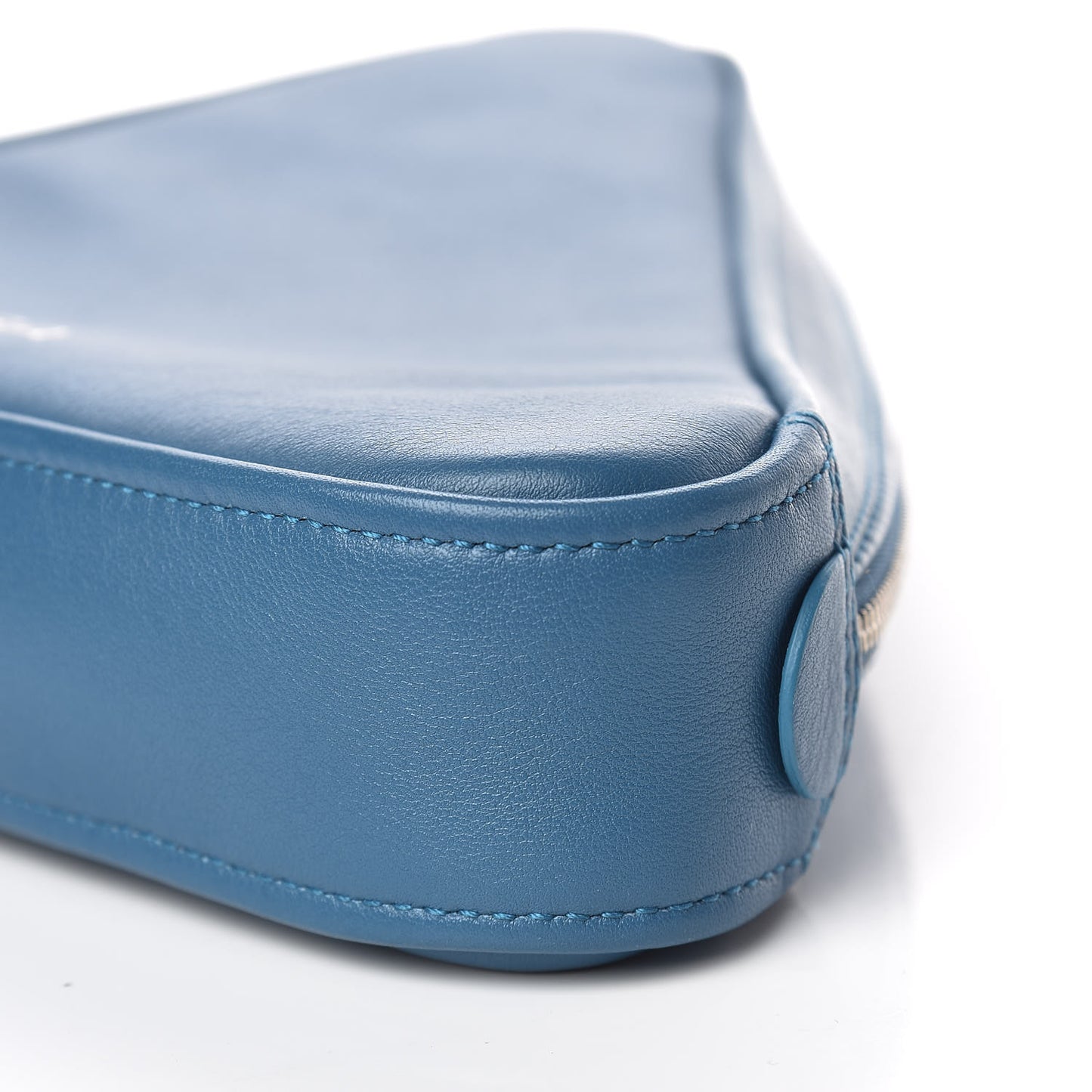 Calfskin M Triangle Pouch Bleu Persan