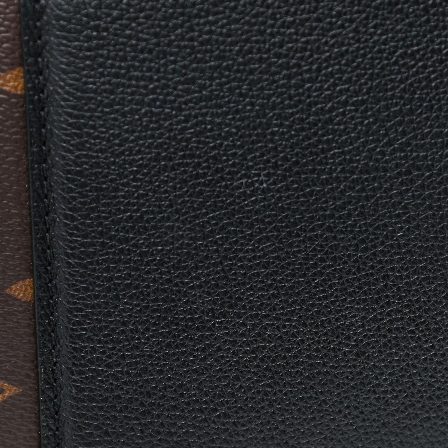 Monogram Victoire Black