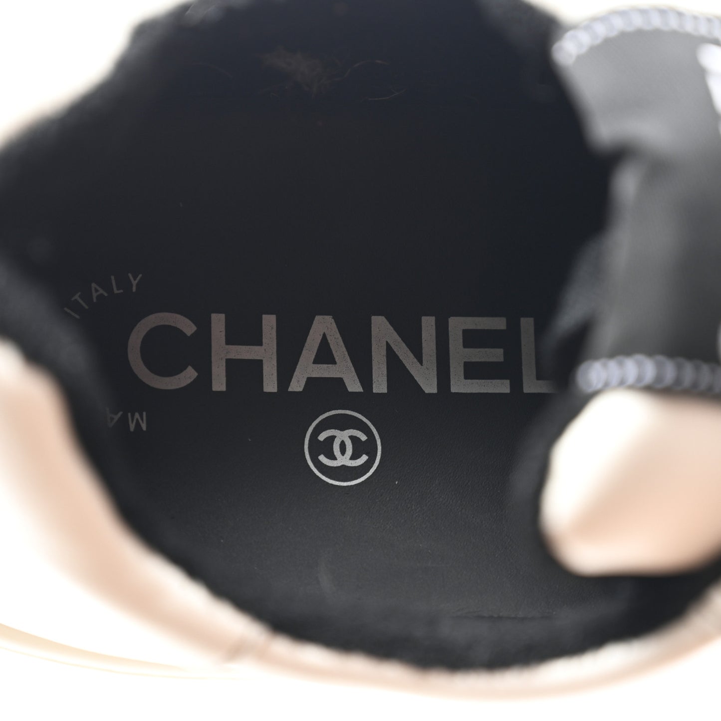 Calfskin Womens Logo Sneakers 39 White Black