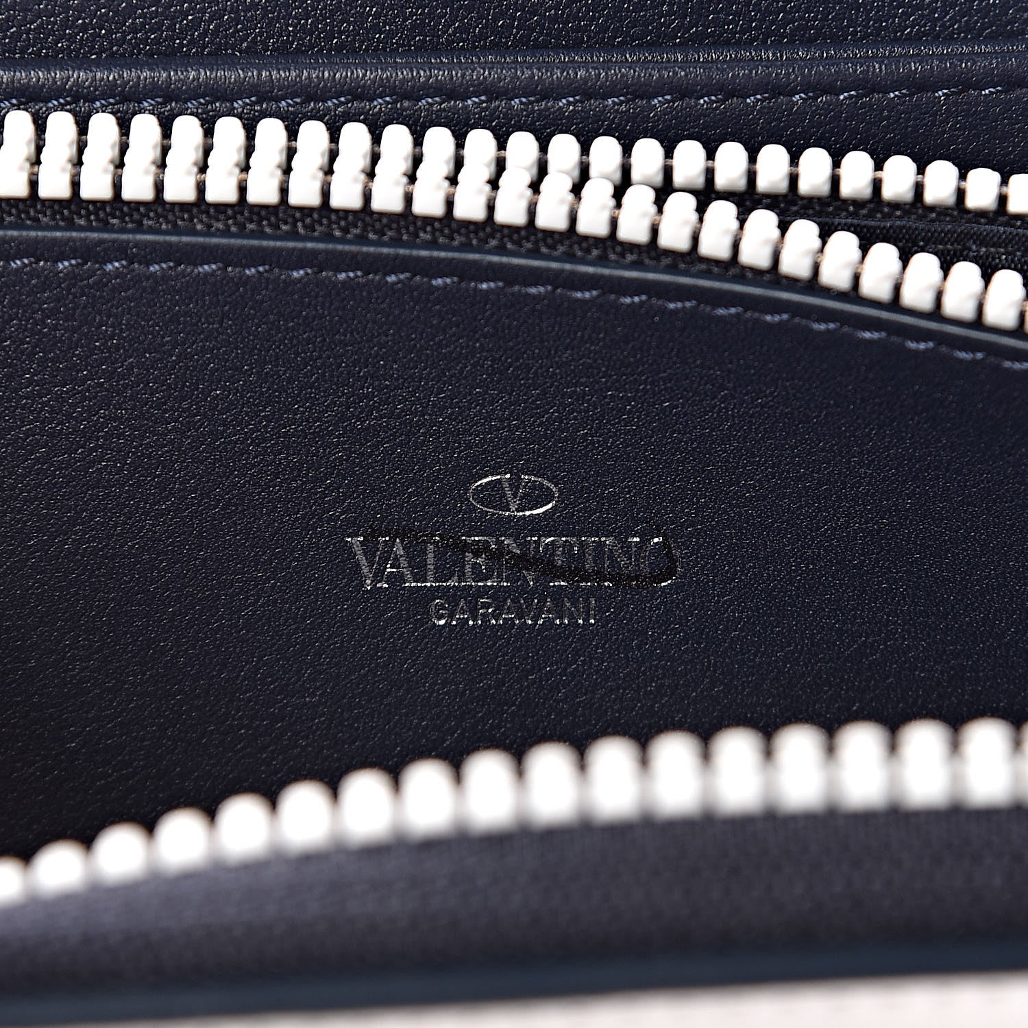 Valentino Garavani Vitello Colorblock Free Rockstud Zip Around Wallet Marine White 6 of 6