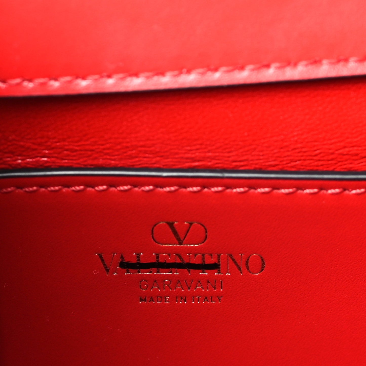 Smooth Calfskin Enamel Tonal E/W Rockstud23 Shoulder Bag Rouge Pur