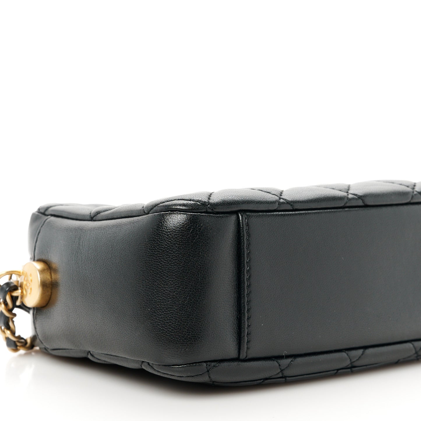 Lambskin Quilted CC Pearl Crush Camera Case Black