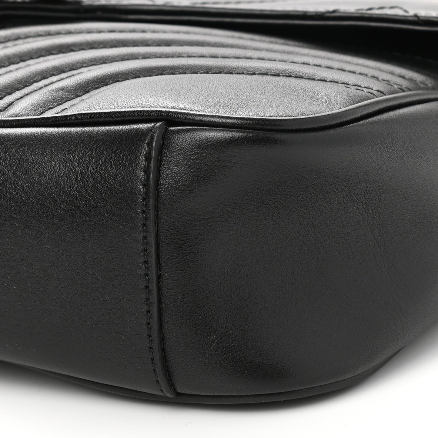 Calfskin Matelasse Medium GG Marmont Shoulder Bag Black