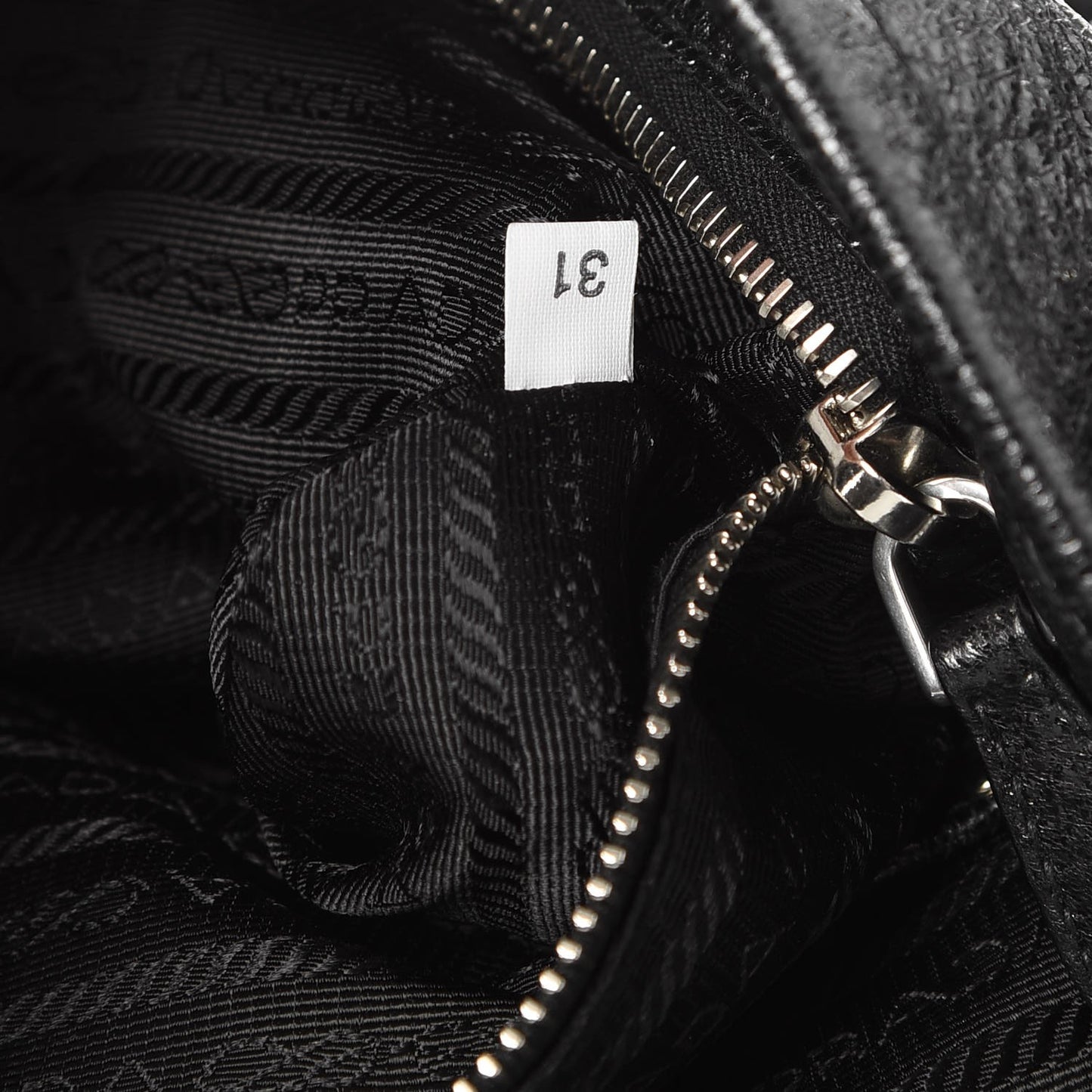 Cervo Lux Chain Shoulder Bag Nero Black