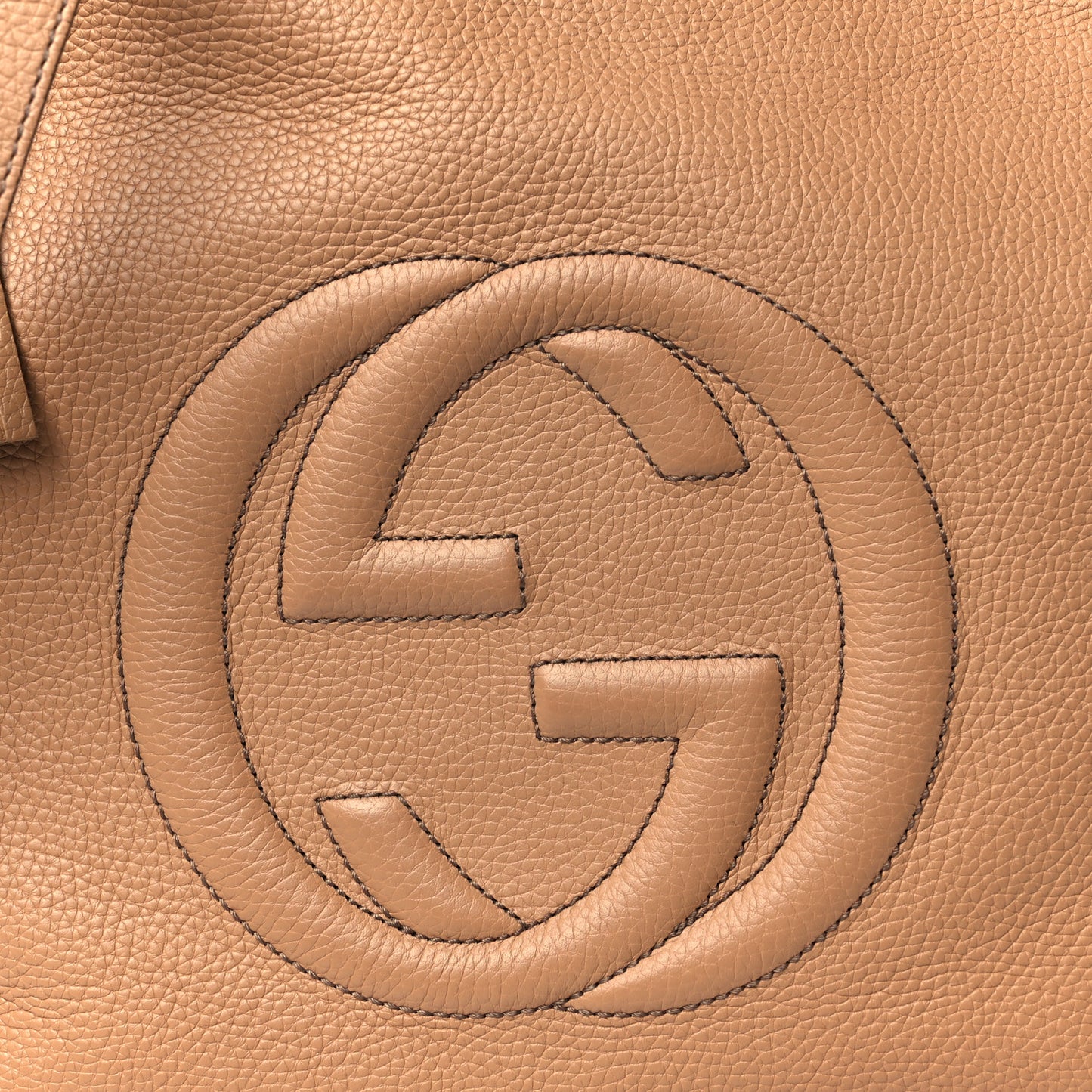 Pebbled Calfskin Large Soho Hobo Camelia