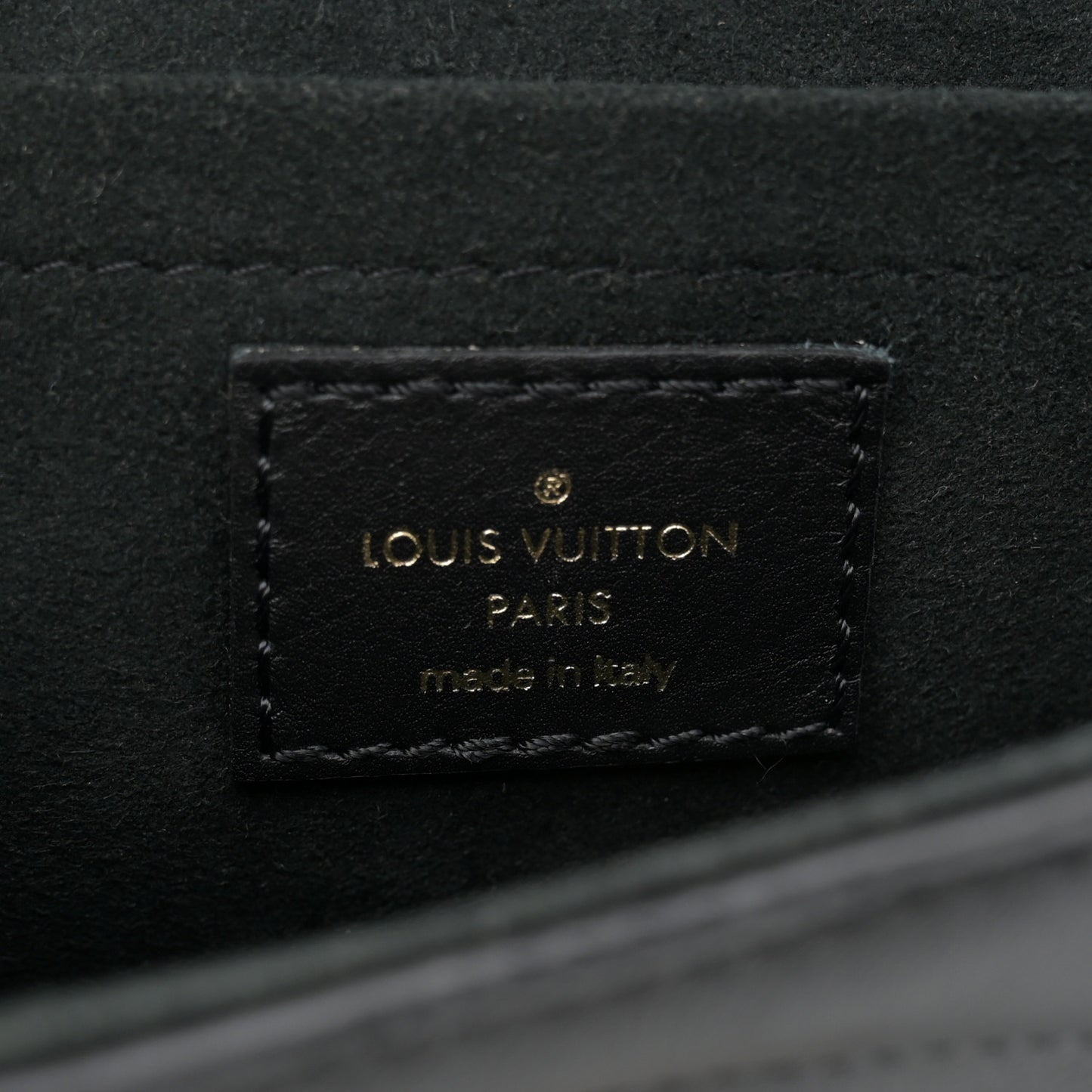 Calfskin New Wave Chain PM Black