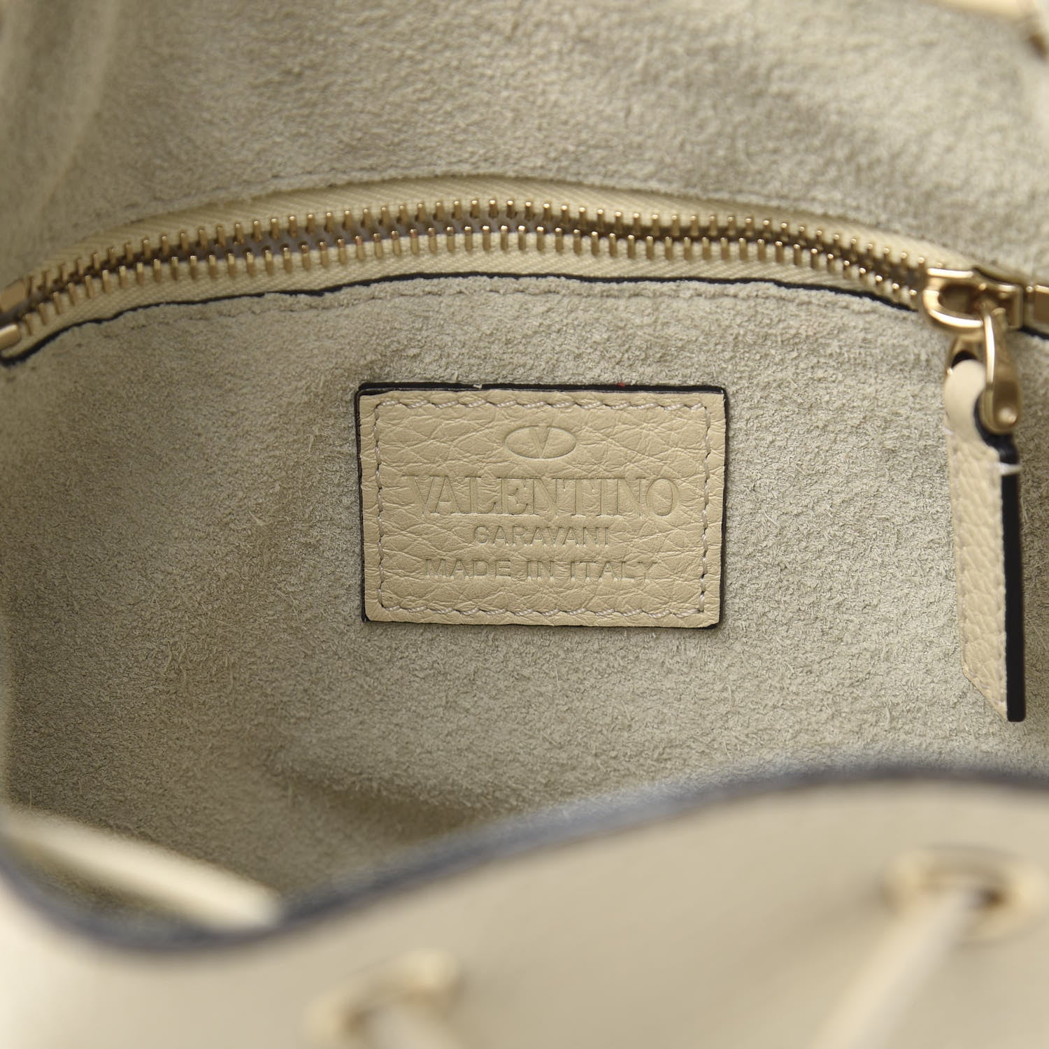 Valentino Garavani Grained Calfskin Rockstud Bucket Bag Light Ivory 6 of 12