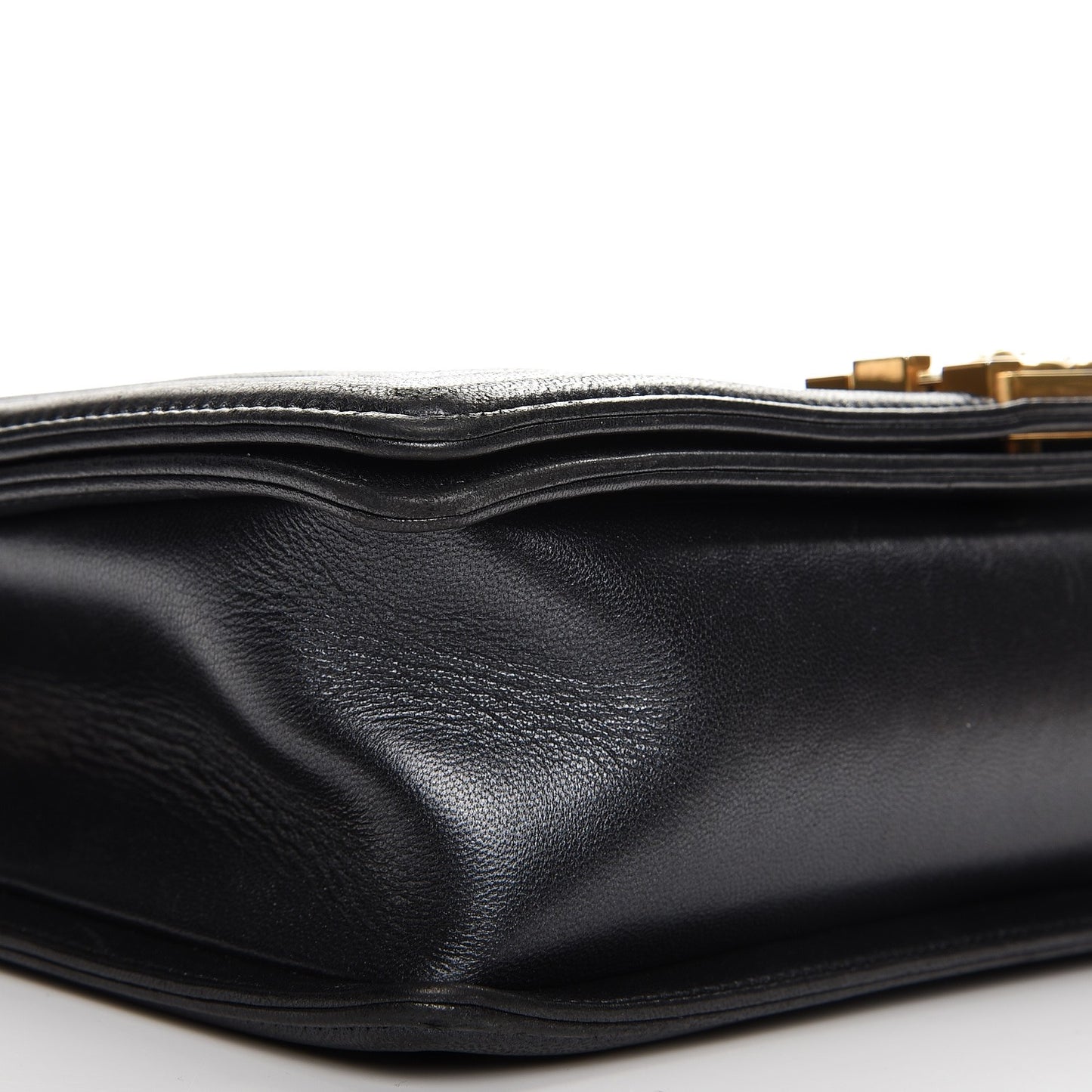 Lambskin New Medium Boy Flap Pearly Black