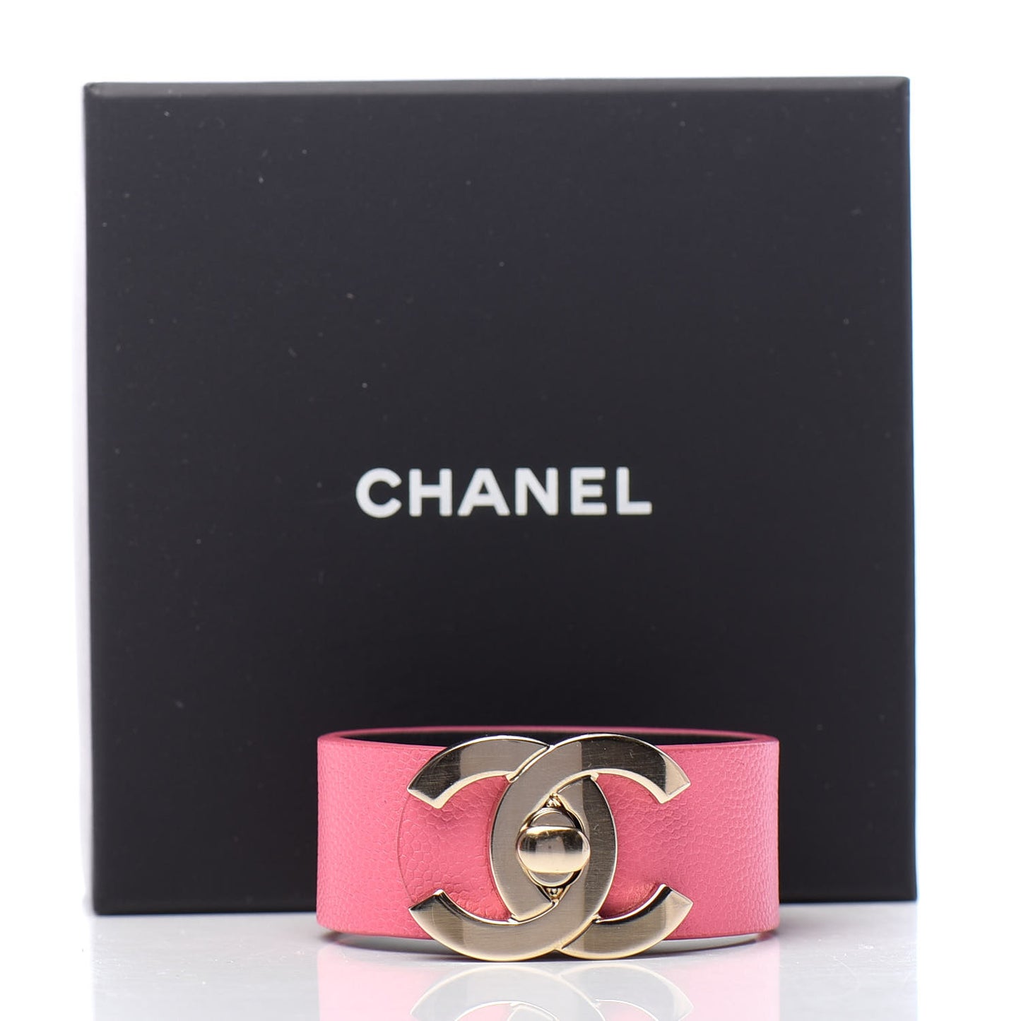 Caviar CC Turnlock Bracelet M Pink
