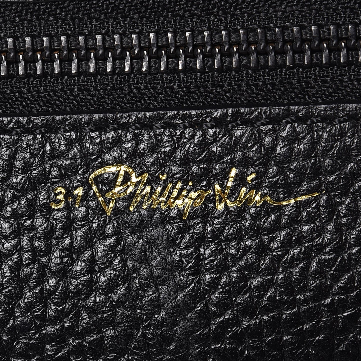 3.1 Grained Calfskin Journey Messenger Black