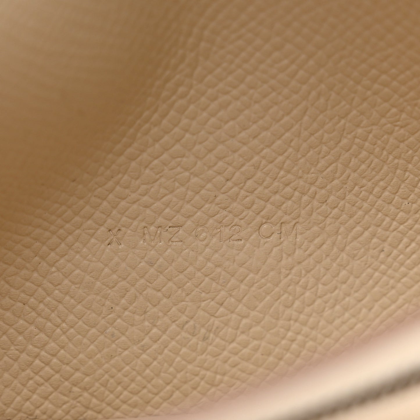 Epsom Bearn Gusset Wallet Craie