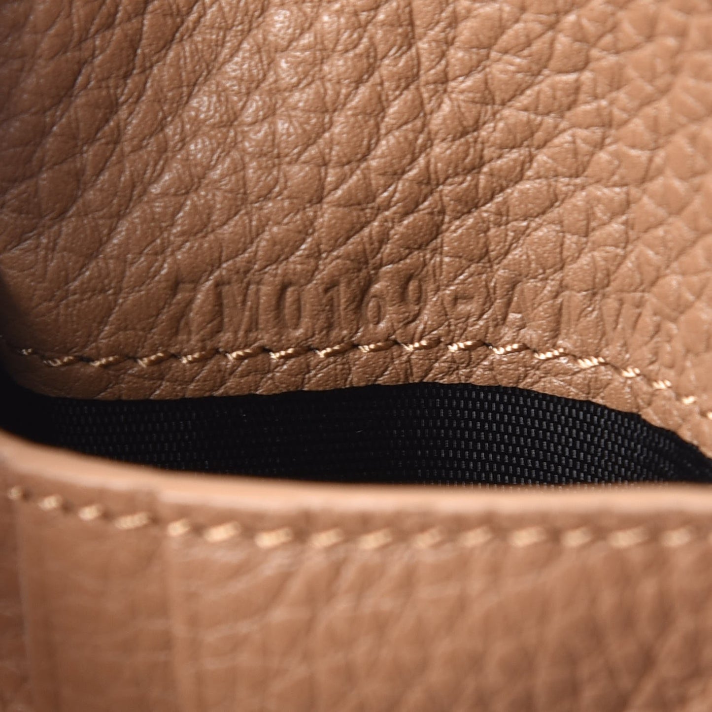 Calfskin Romano St. Oggetti Bi-Fold Wallet Marrone Sand