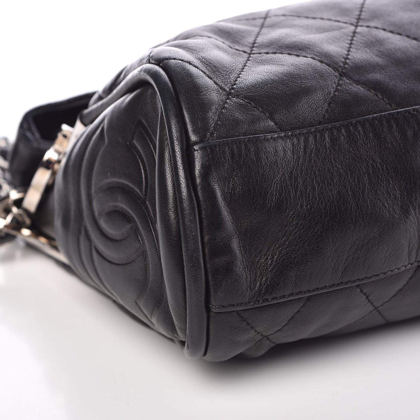 Lambskin Medium Ultimate Soft Tote Black