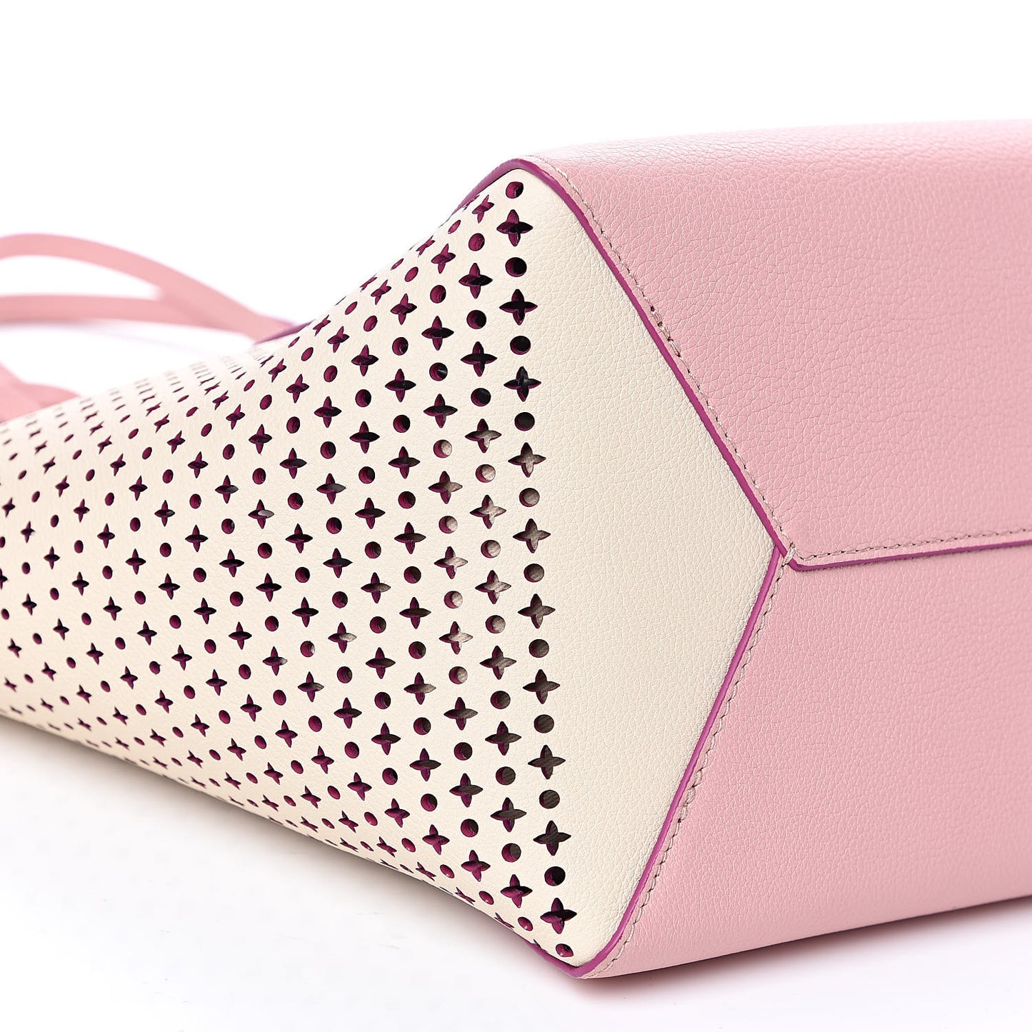 Calfskin Perforated Lockme Cabas Rose Poudre Creme