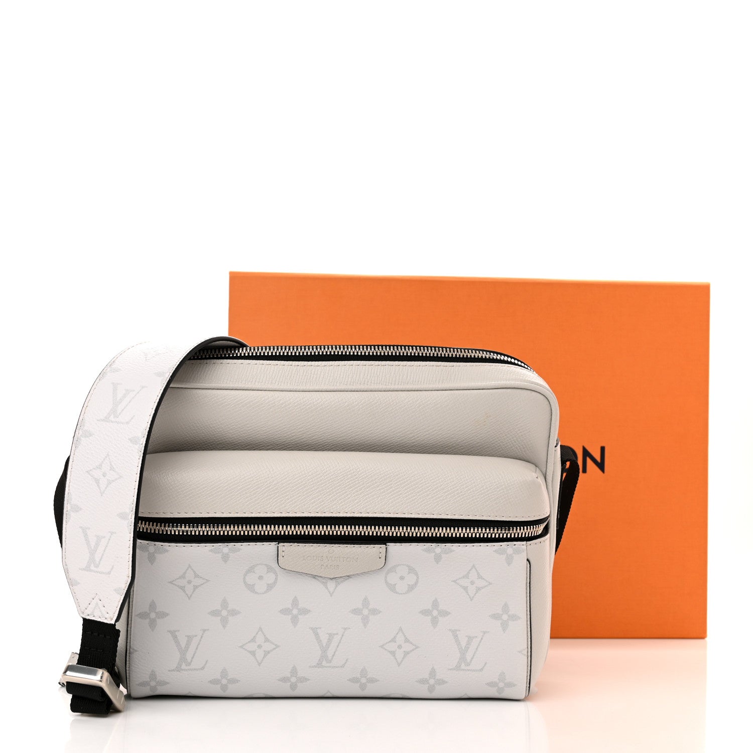 Louis Vuitton Taigarama Outdoor Messenger Antartica 10 of 10