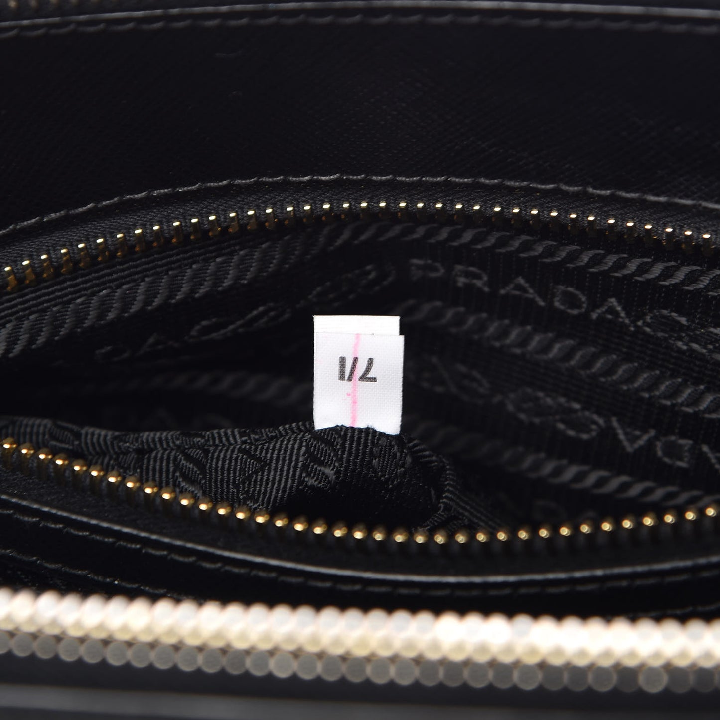 Saffiano Medium Galleria Double Zip Tote Black
