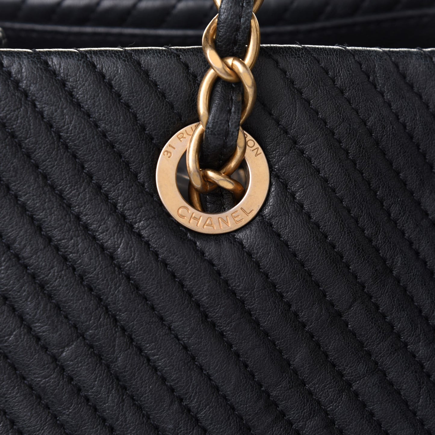 Wrinkled Lambskin Chevron Quilted Large Surpique Tote Black