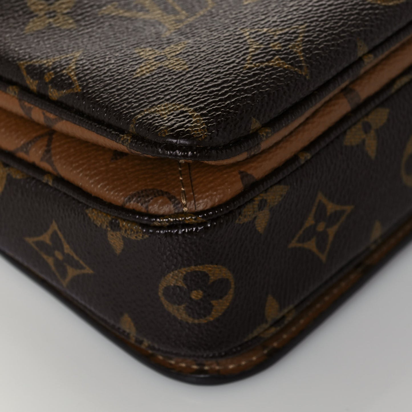 Reverse Monogram Pochette Metis