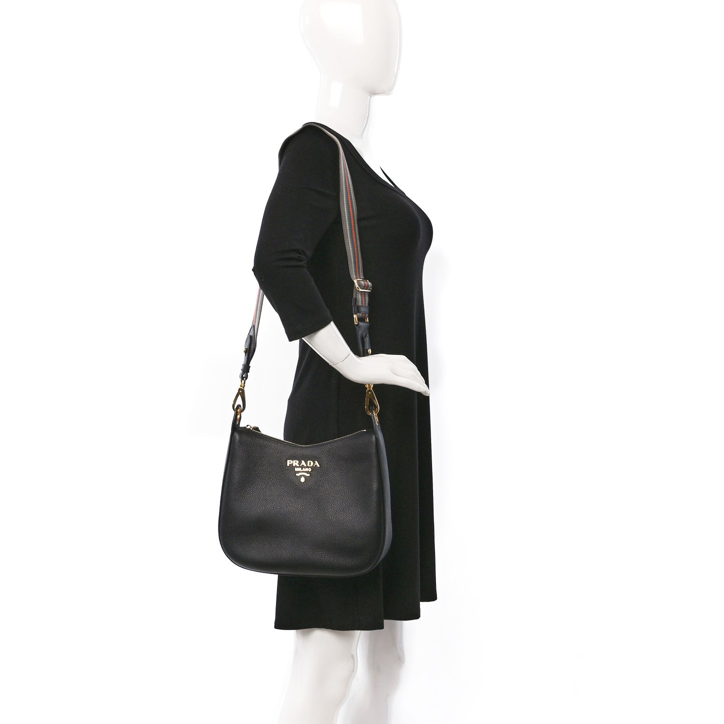 Vitello Daino Zippered Messenger Hobo Black